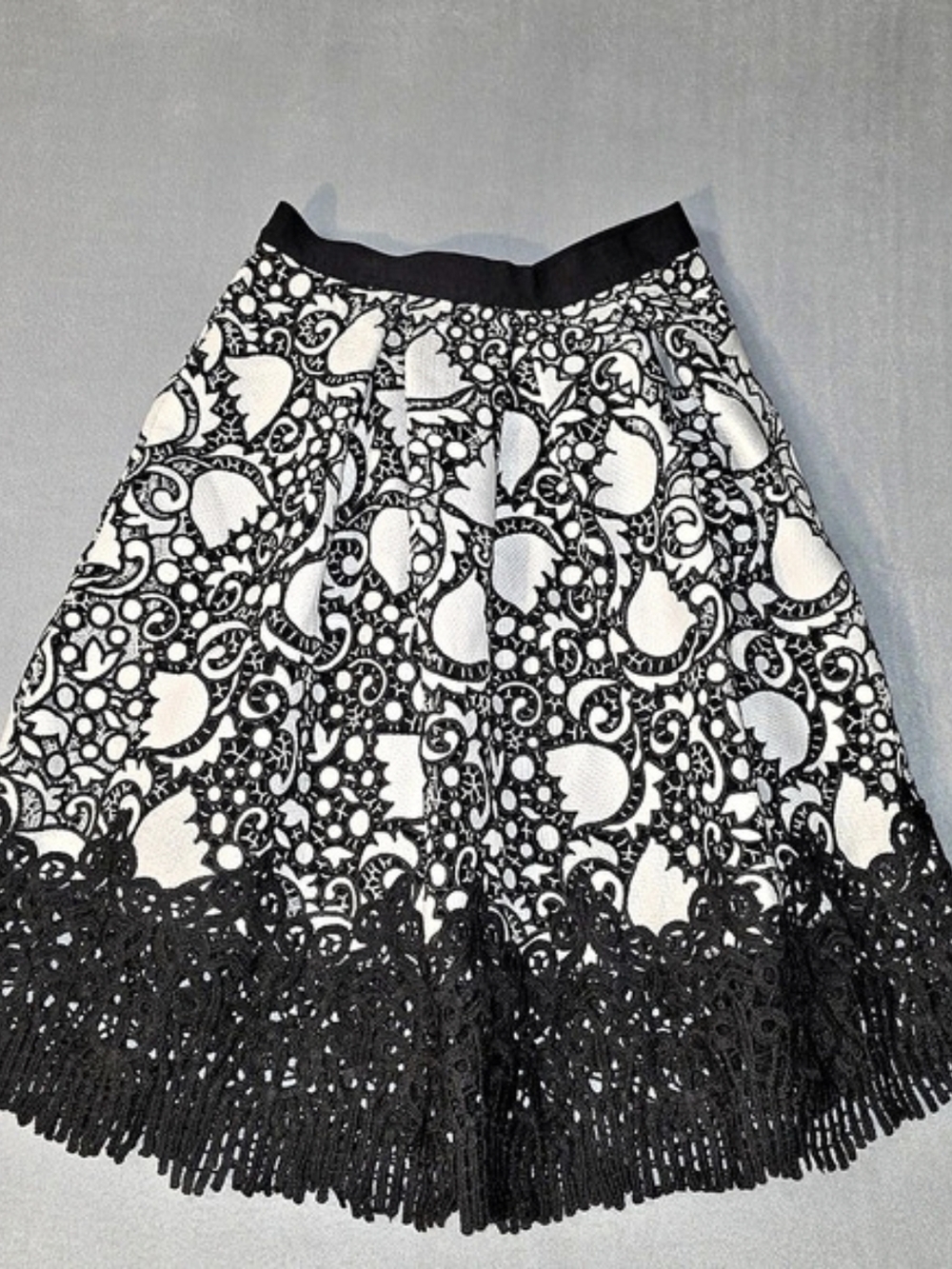 Ann Taylor Paisley Fringe Skirt in Black & White Size 4 Like New